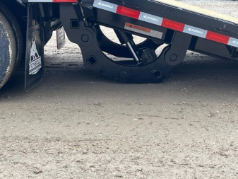 New 2024 Iron Bull Hydraulic Dovetail Gooseneck Trailer / 102" Wide x 32' Long / 2-10,000# Electric Brake Axles / 9' Hydraulic Dovetail / Dual Hydraulic Jacks
