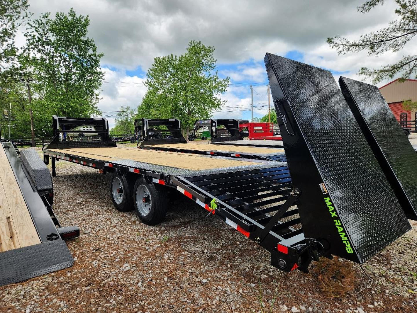 New 2025 Load Trail 16K 102"x30' Single Wheel Low-Pro Gooseneck