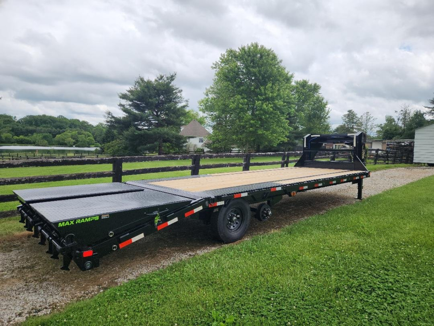 New 2025 Load Trail 14K 102"x25' Single Wheel Low-Pro Gooseneck