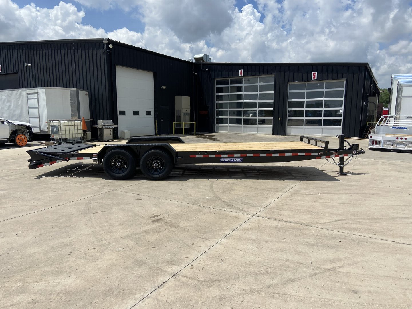 New Sure-Trac 20' (+3) Equipment Trailer