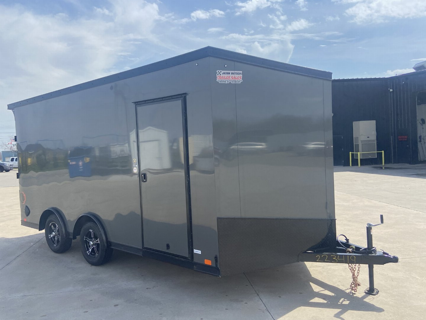 New United UJ 16' V-Nose Enclosed Cargo Trailer