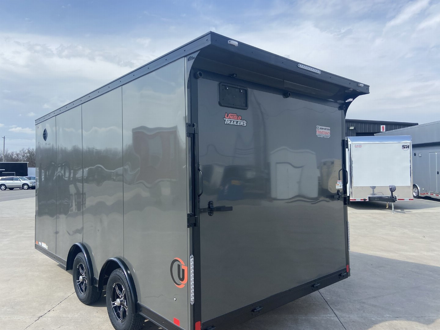 New United UJ 16' V-Nose Enclosed Cargo Trailer