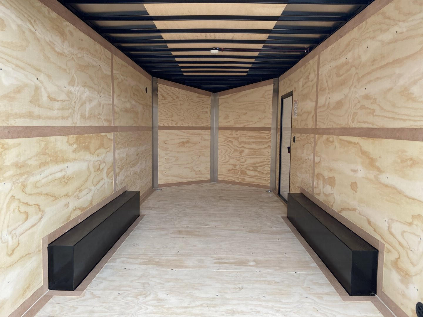 New United UJ 16' V-Nose Enclosed Cargo Trailer