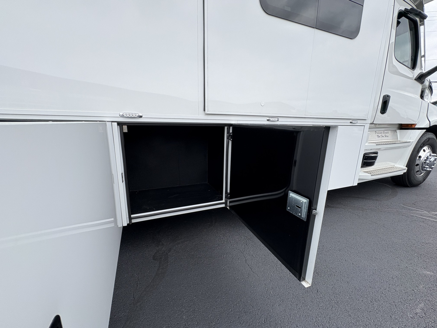 Used JDCC 46ft Motorhome 2 Bath