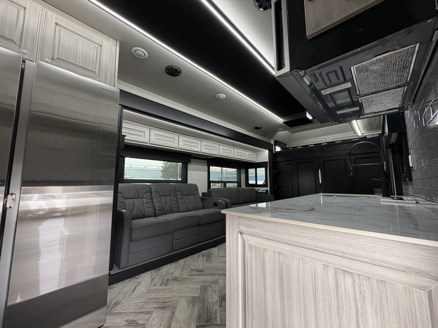 Used JDCC 46ft Motorhome 2 Bath
