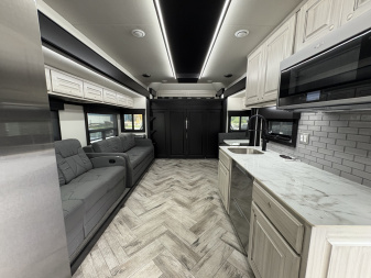 Used JDCC 46ft Motorhome 2 Bath