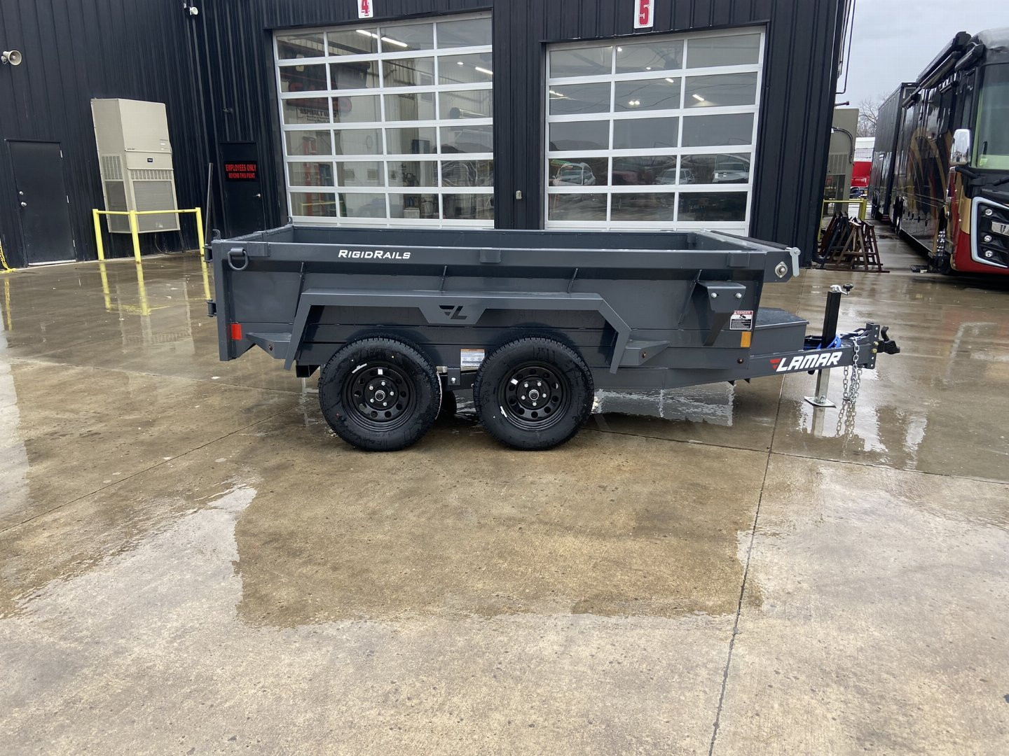 New Lamar 5x10 Dump Trailer