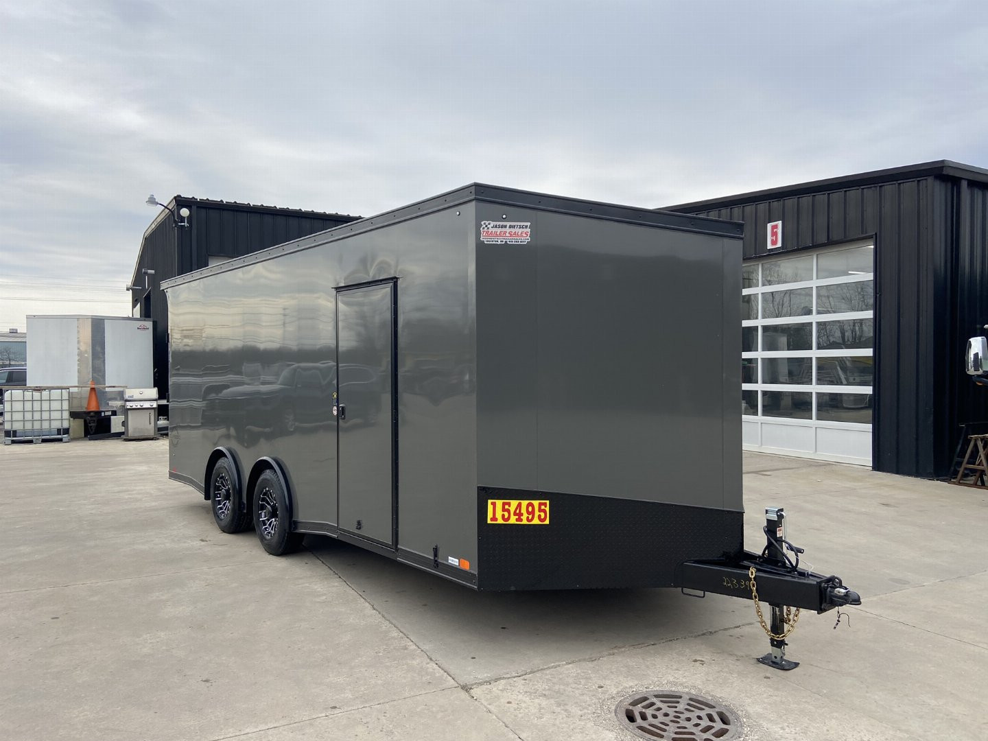 New United CLAV 23' Enclosed V-Nose Cargo Trailer