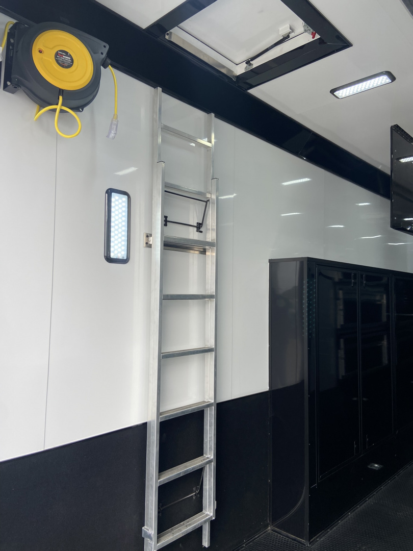 New United Aluminum Gooseneck 42' Sprint Car Racing Trailer