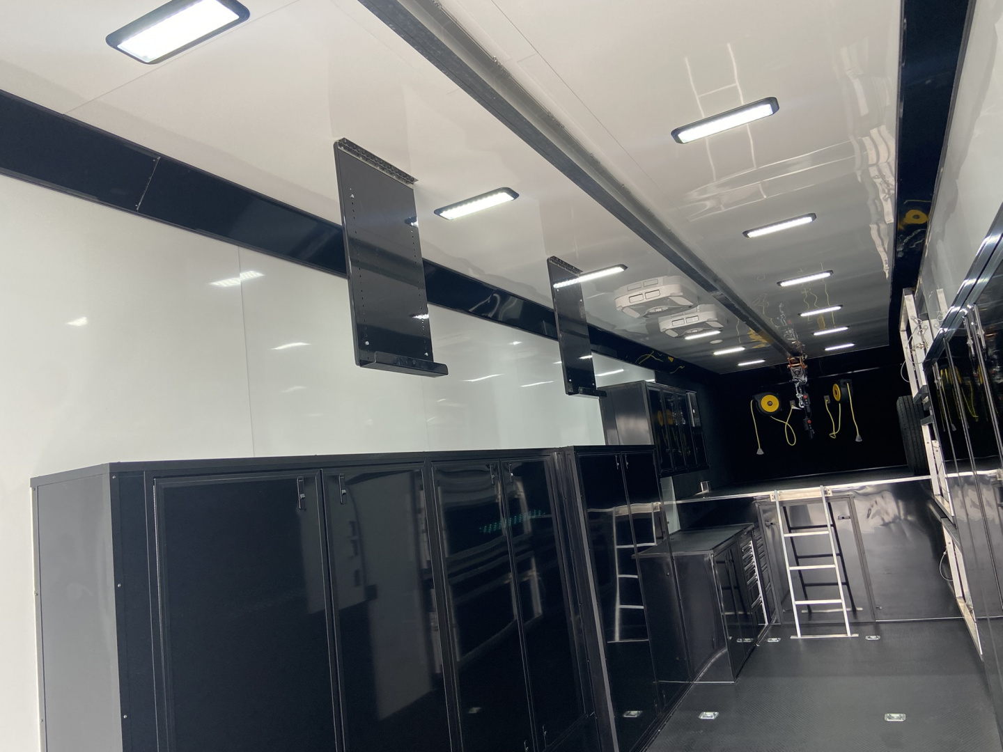 New United Aluminum Gooseneck 42' Sprint Car Racing Trailer