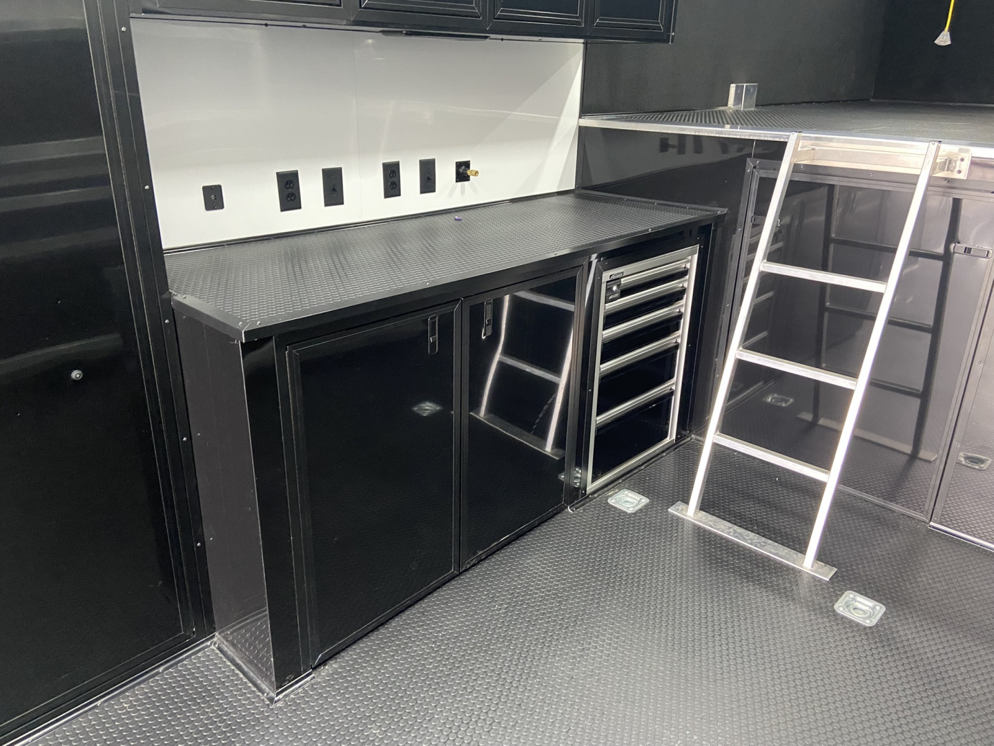 New United Aluminum Gooseneck 42' Sprint Car Racing Trailer