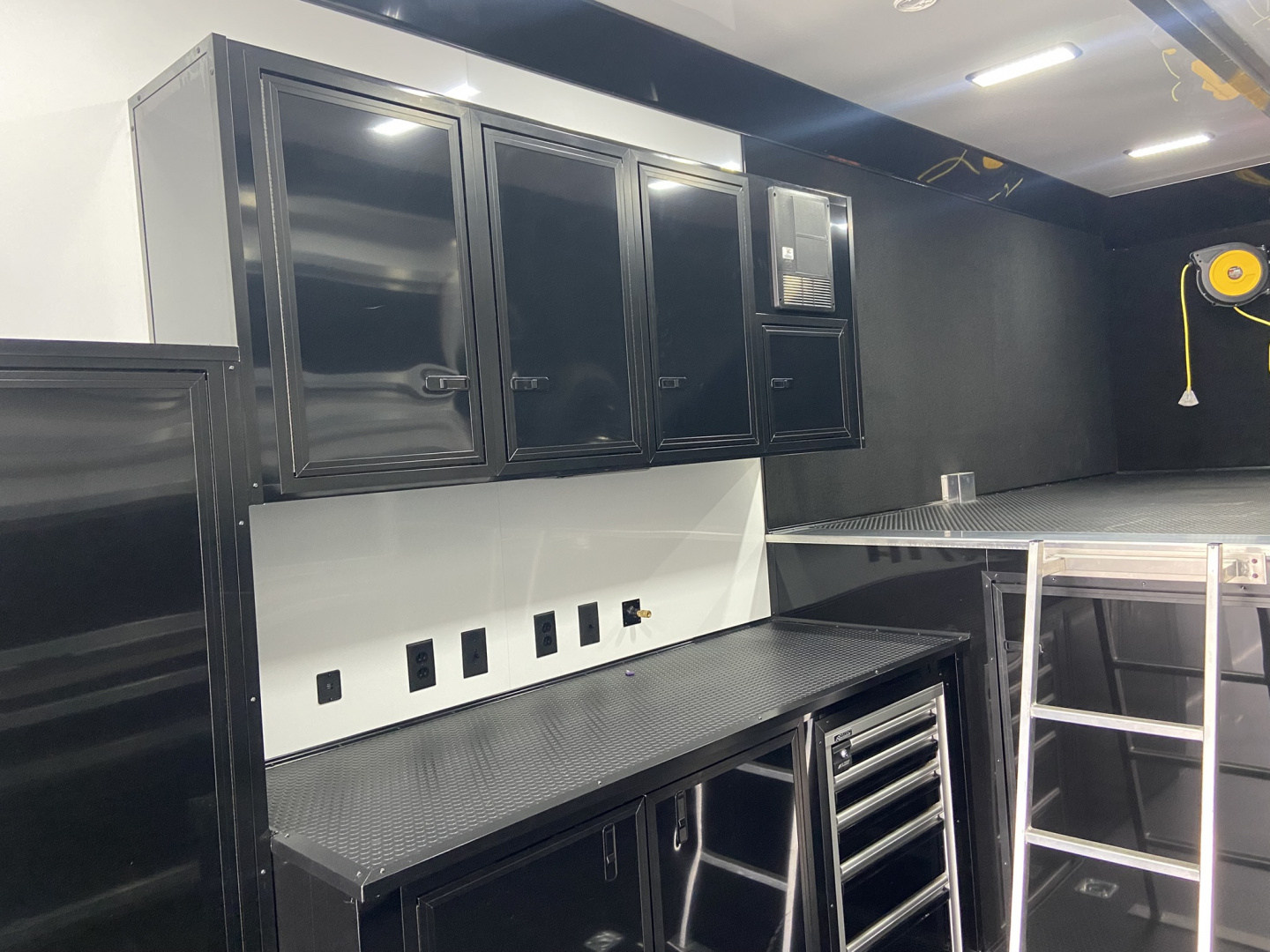 New United Aluminum Gooseneck 42' Sprint Car Racing Trailer