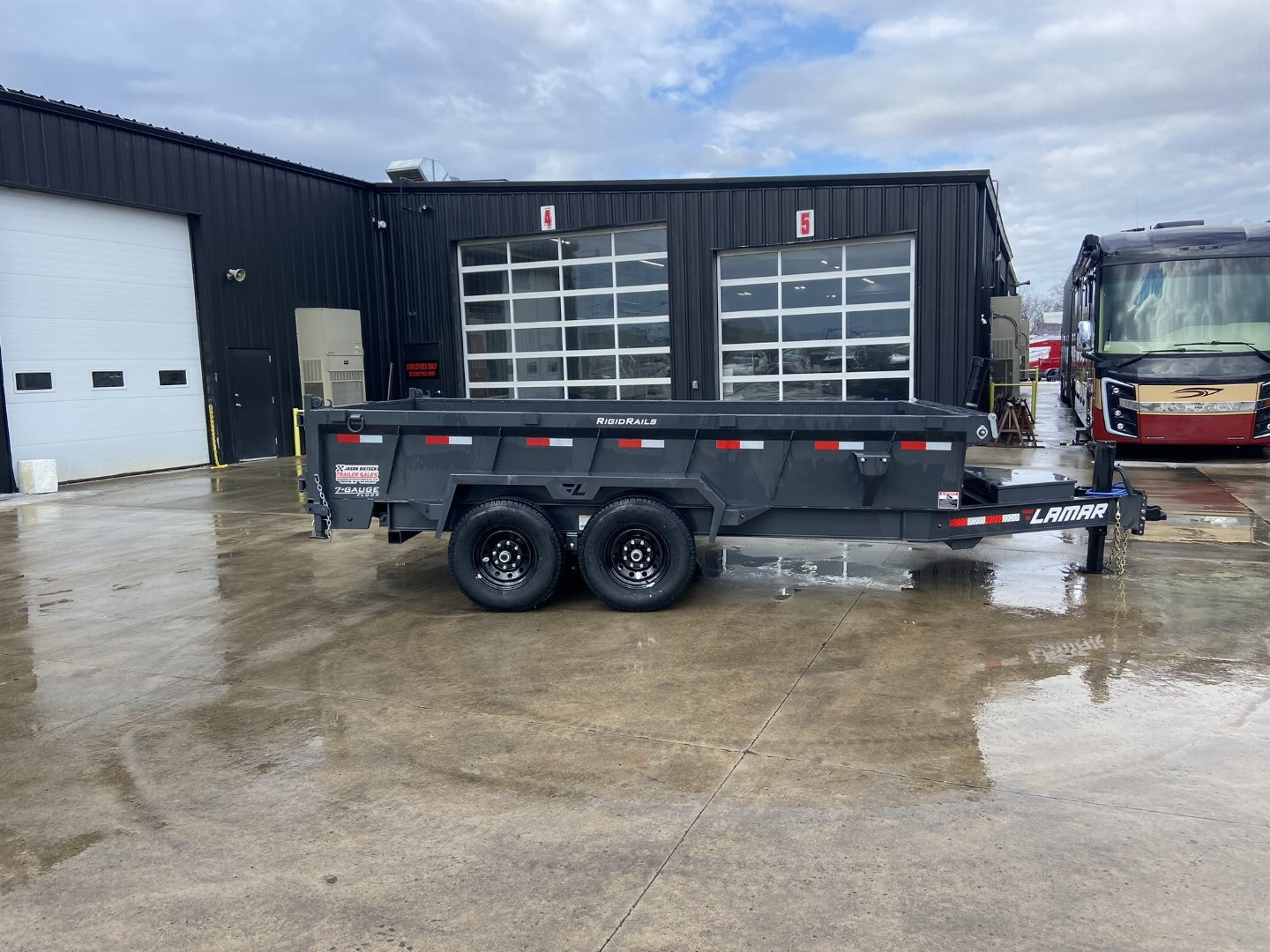 New Lamar 14' Telescopic Dump Trailer