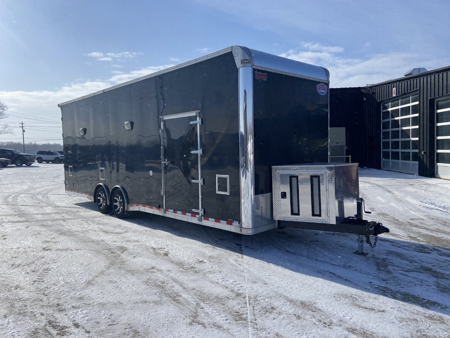 Used United UXT 28' Contractor trailer with Crane