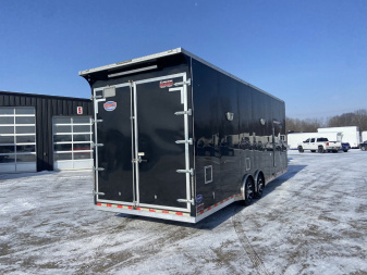 Used United UXT 28' Contractor trailer with Crane