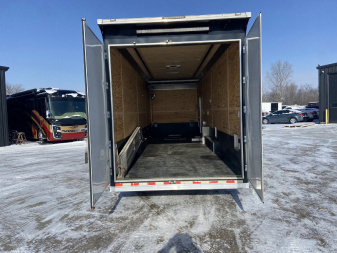 Used United UXT 28' Contractor trailer with Crane