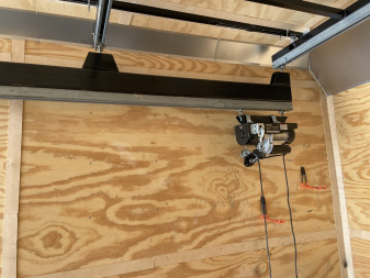 Used United UXT 28' Contractor trailer with Crane