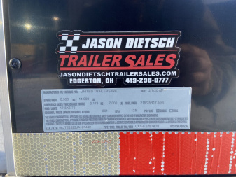 Used United UXT 28' Contractor trailer with Crane