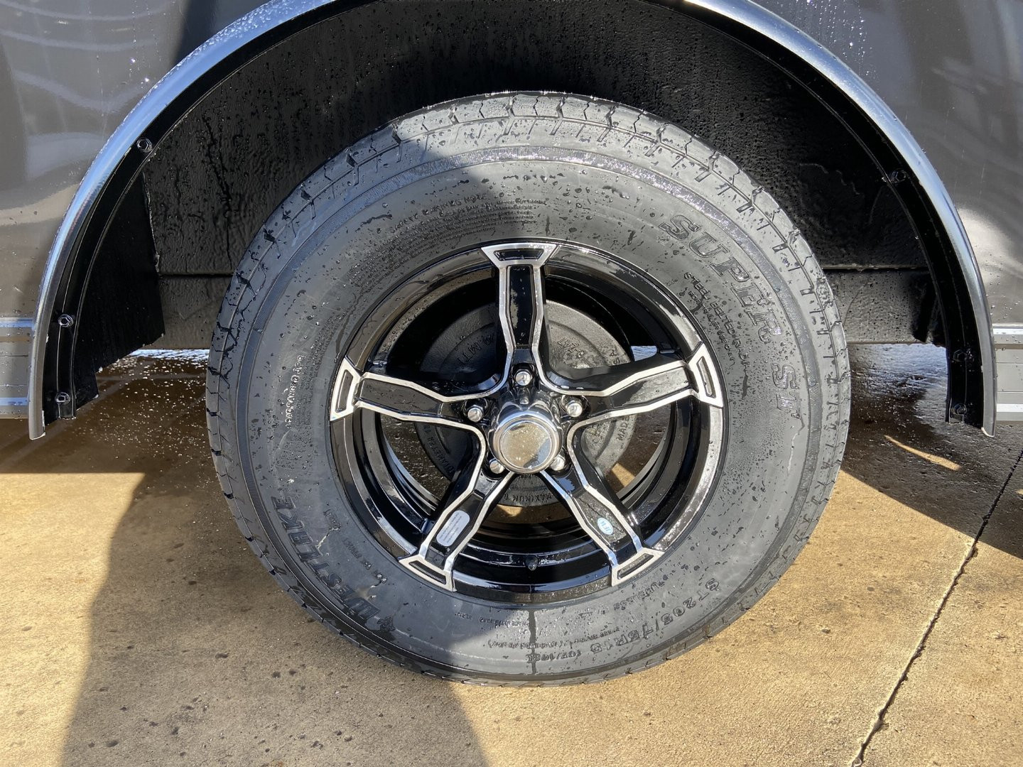 New United UJ 16' V-Nosed Enclosed Cargo Trailer