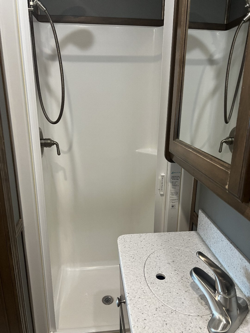 Used Show Hauler Toterhome 17'
