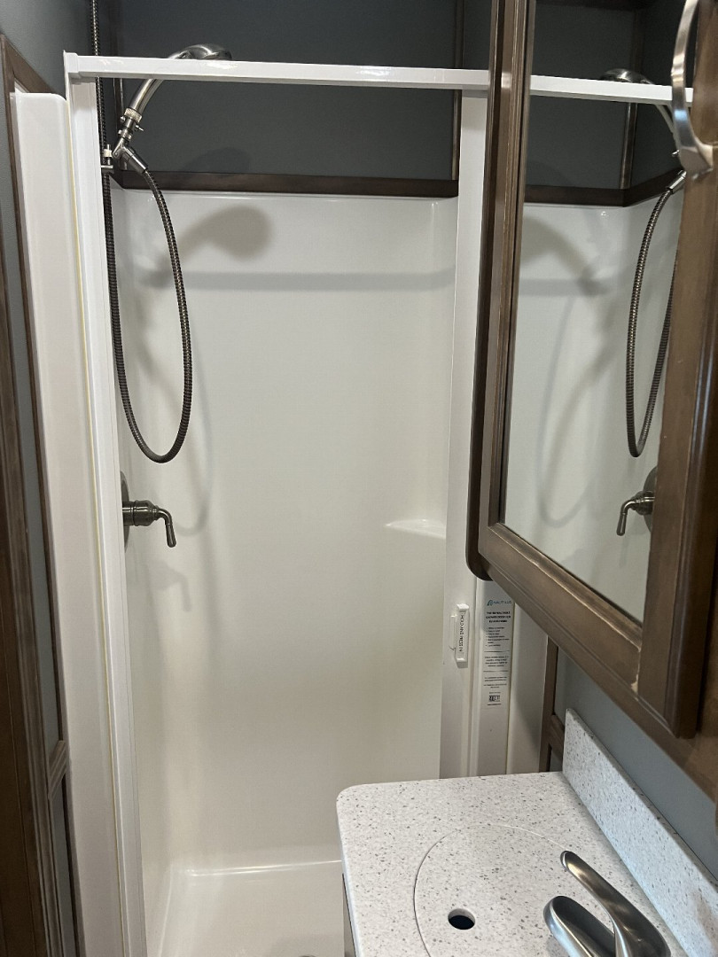 Used Show Hauler Toterhome 17'