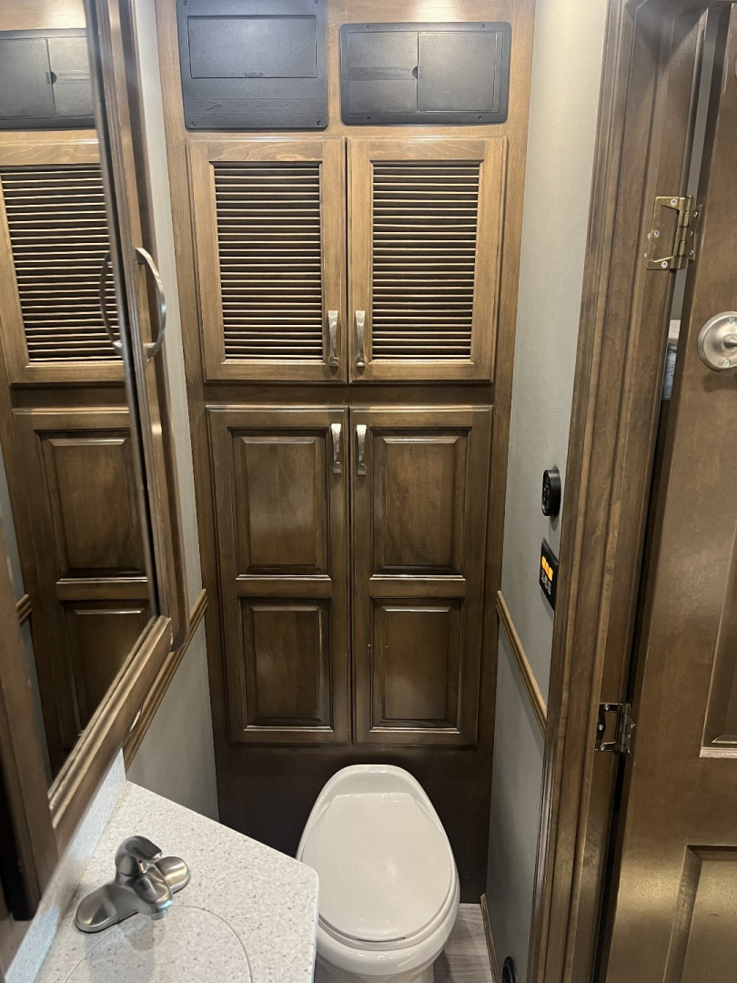 Used Show Hauler Toterhome 17'