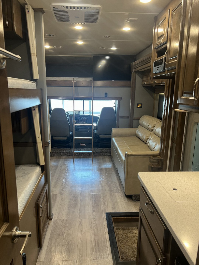 Used Show Hauler Toterhome 17'