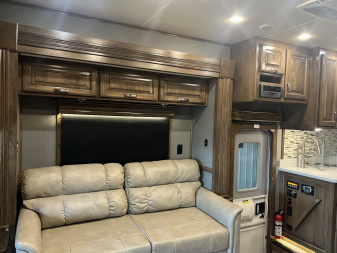 Used Show Hauler Toterhome 17'