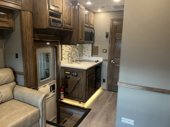 Used Show Hauler Toterhome 17'