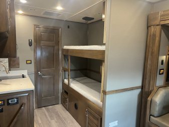 Used Show Hauler Toterhome 17'