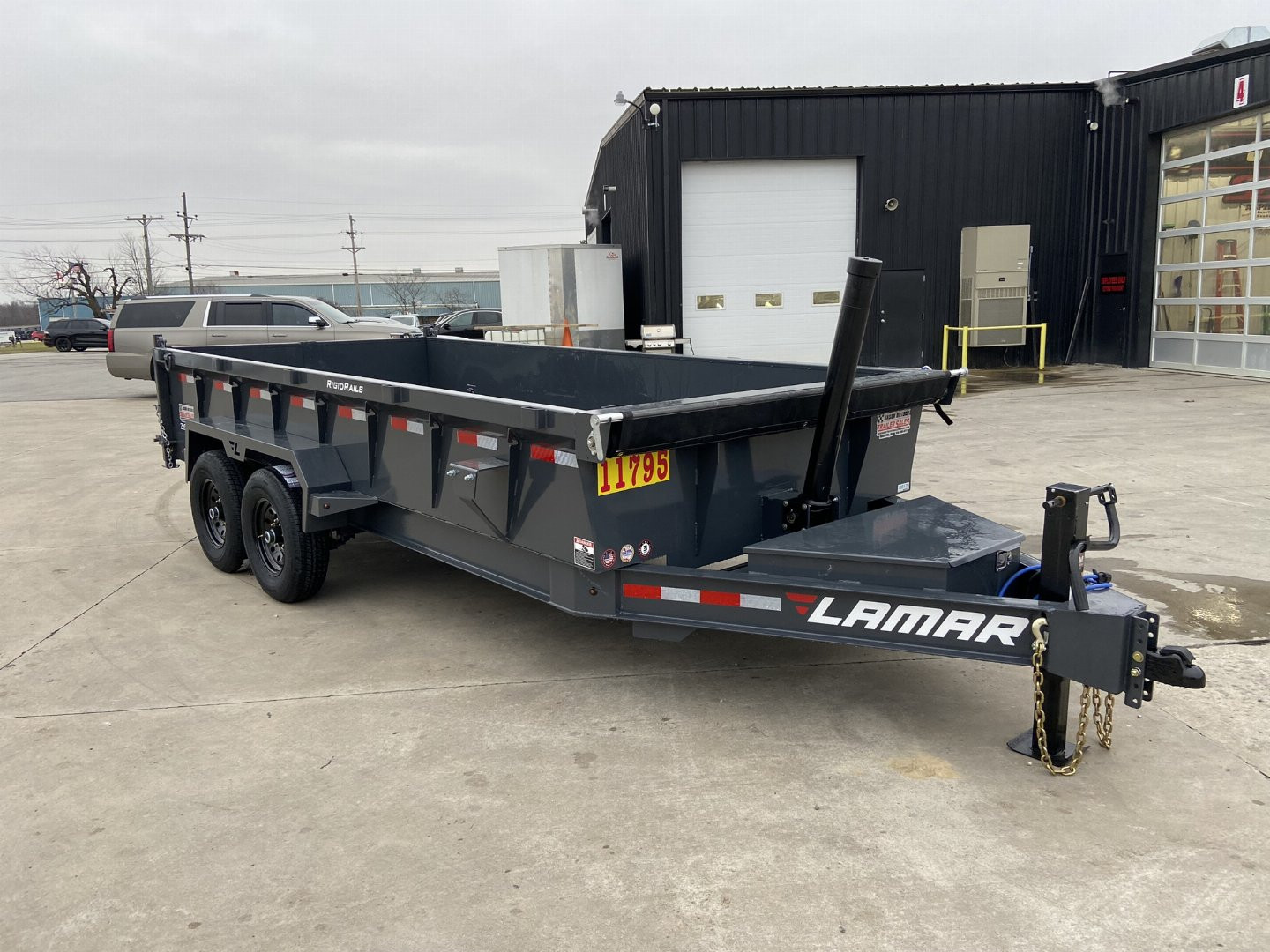 New Lamar 83"x16' Telescopic Dump Trailer