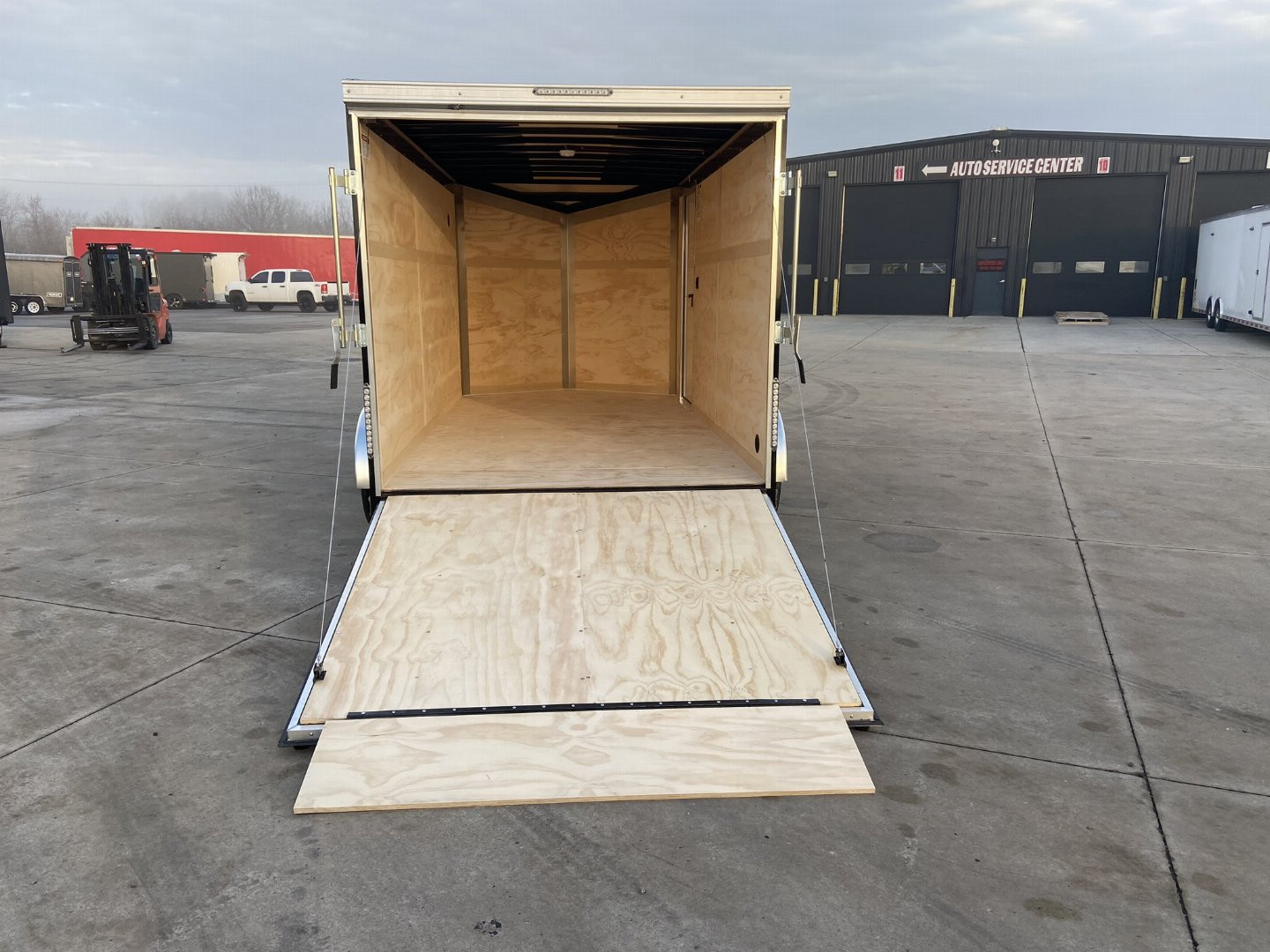 New United UJ-S 7x14 V-Nose Enclosed Cargo Trailer