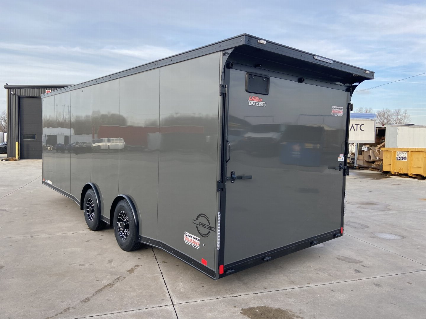 New United CLAV 8.5x27 V-Nose Enclosed Cargo/Racing Trailer