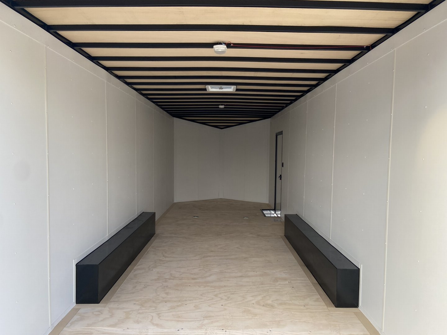 New United CLAV 8.5x27 V-Nose Enclosed Cargo/Racing Trailer