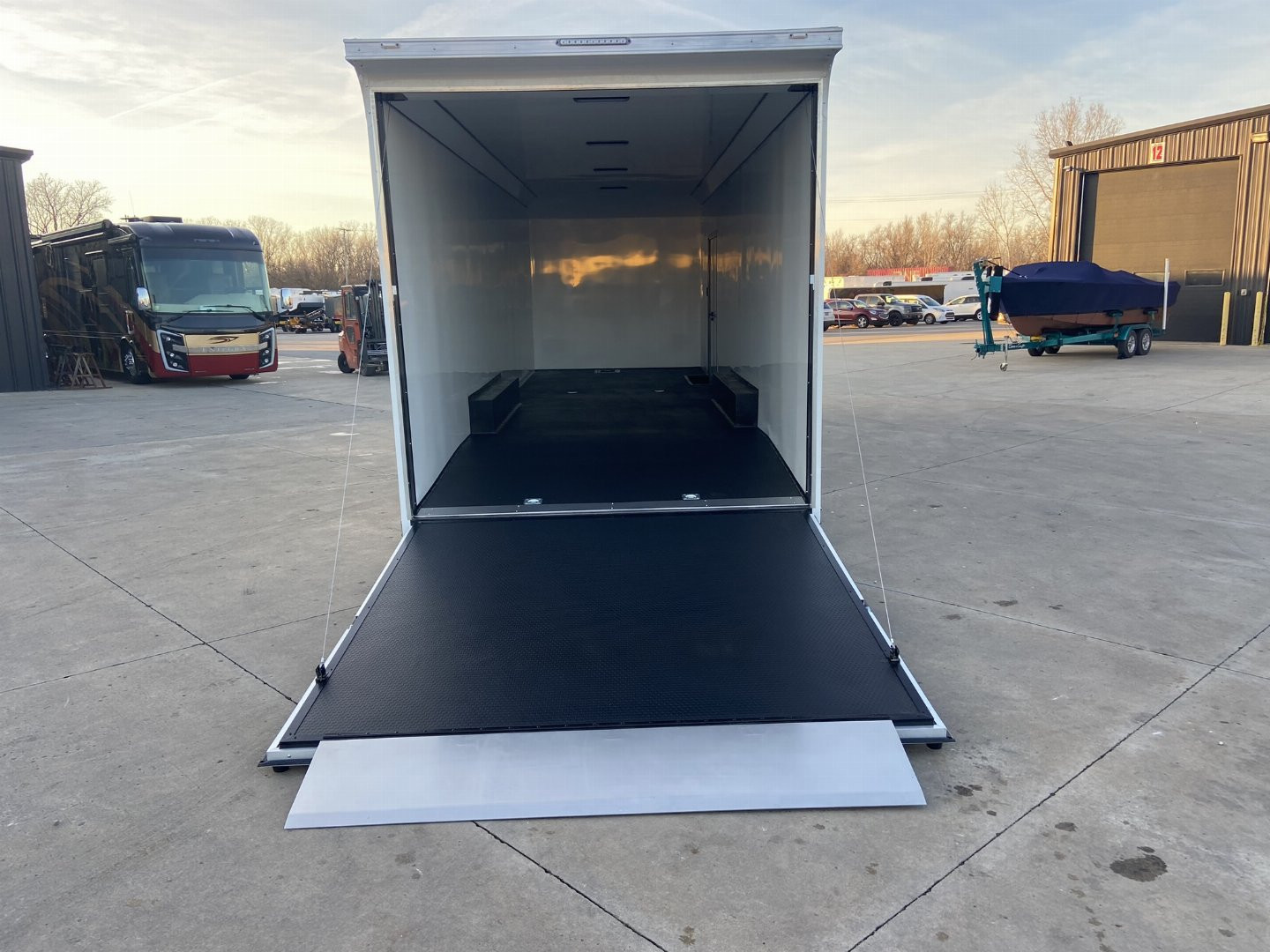 New United USH 8.5x28 Racing Trailer