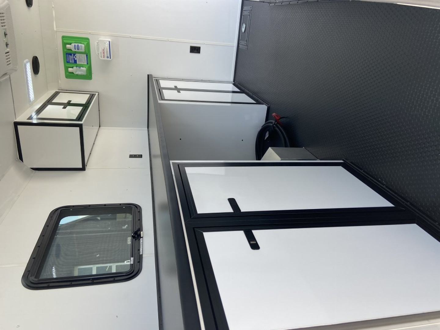 New United UAT 7x12 Aluminum Fiber Splicing Trailer