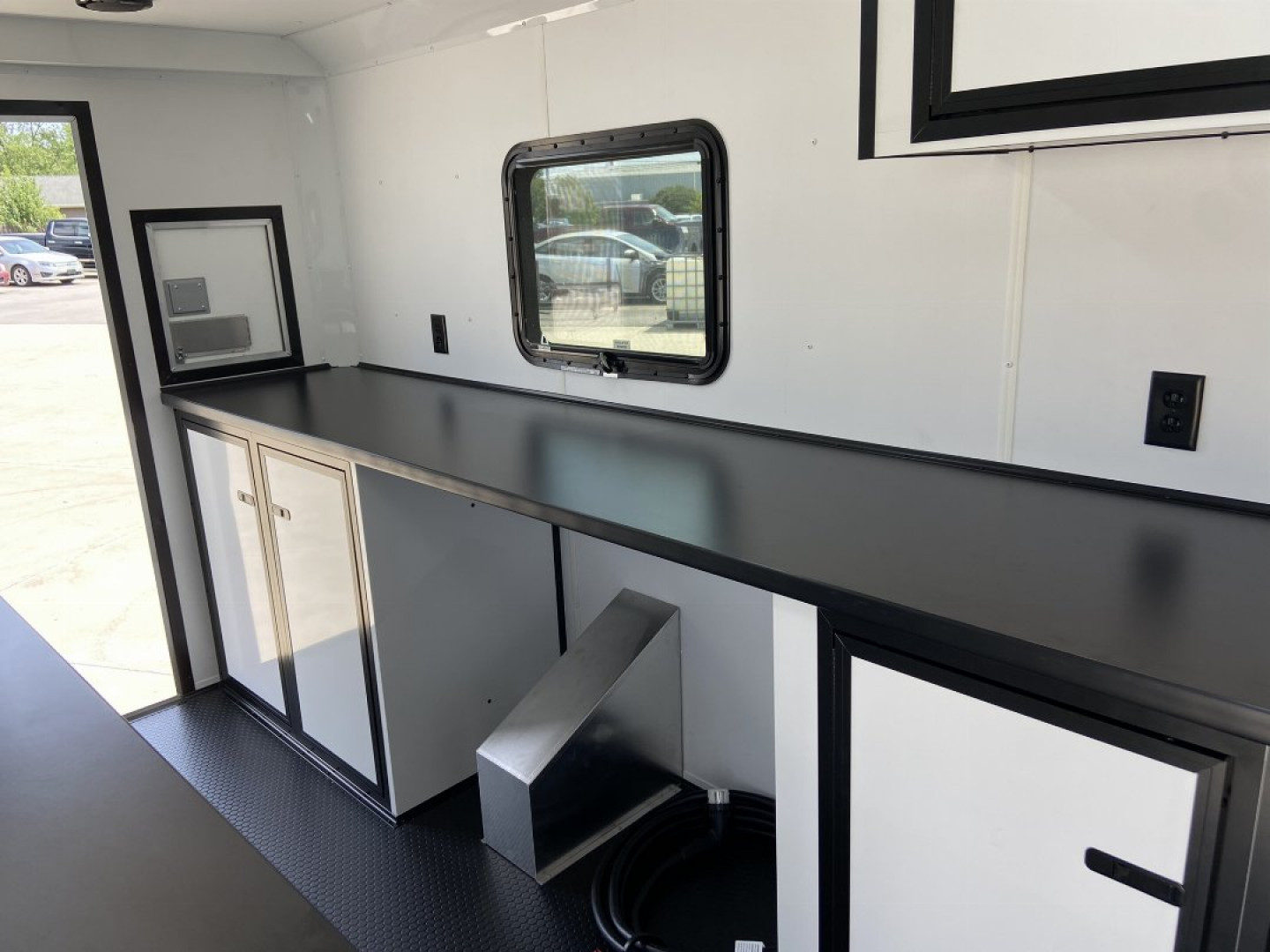 New United UAT 7x12 Aluminum Fiber Splicing Trailer