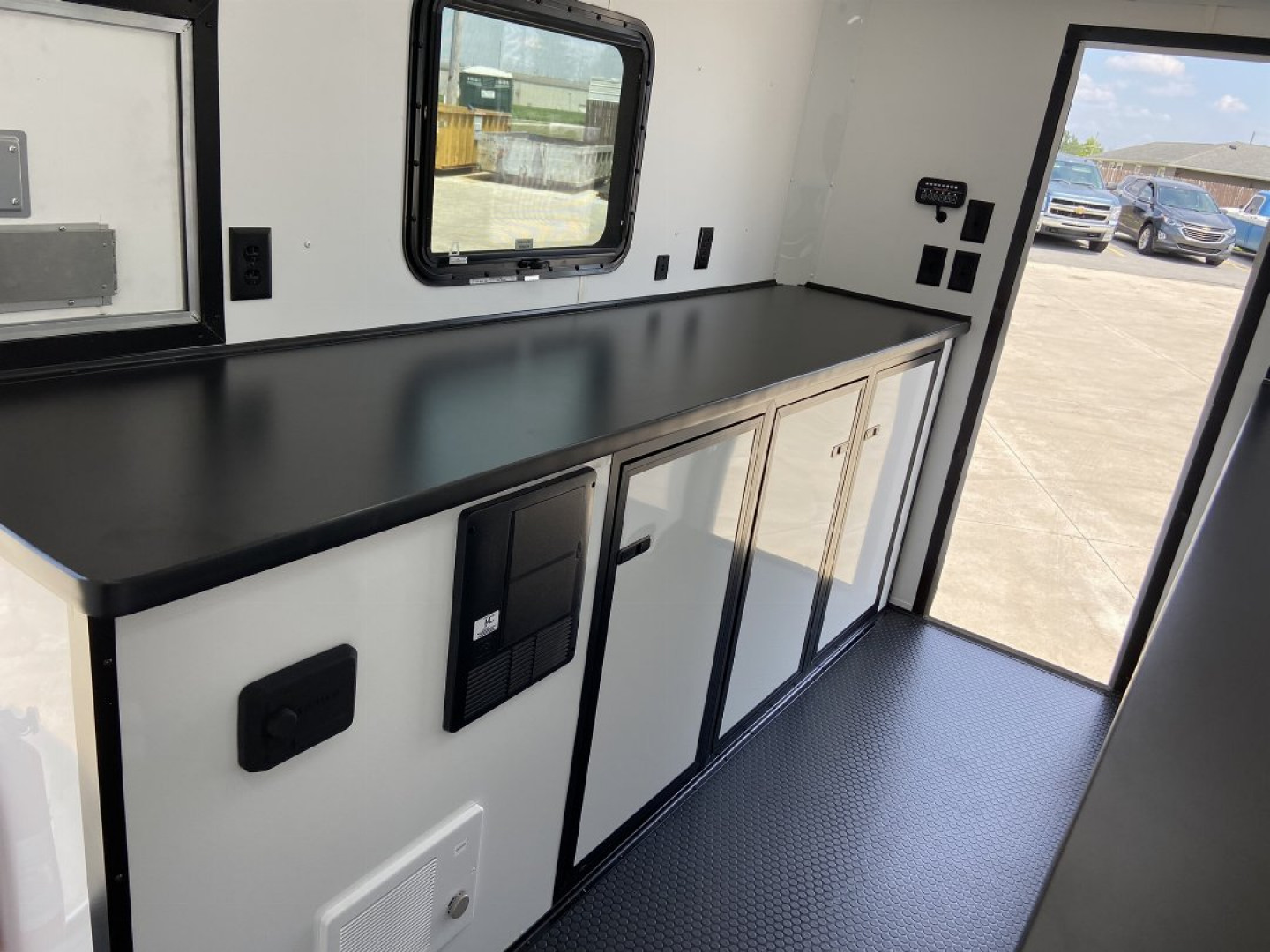 New United UAT 7x12 Aluminum Fiber Splicing Trailer