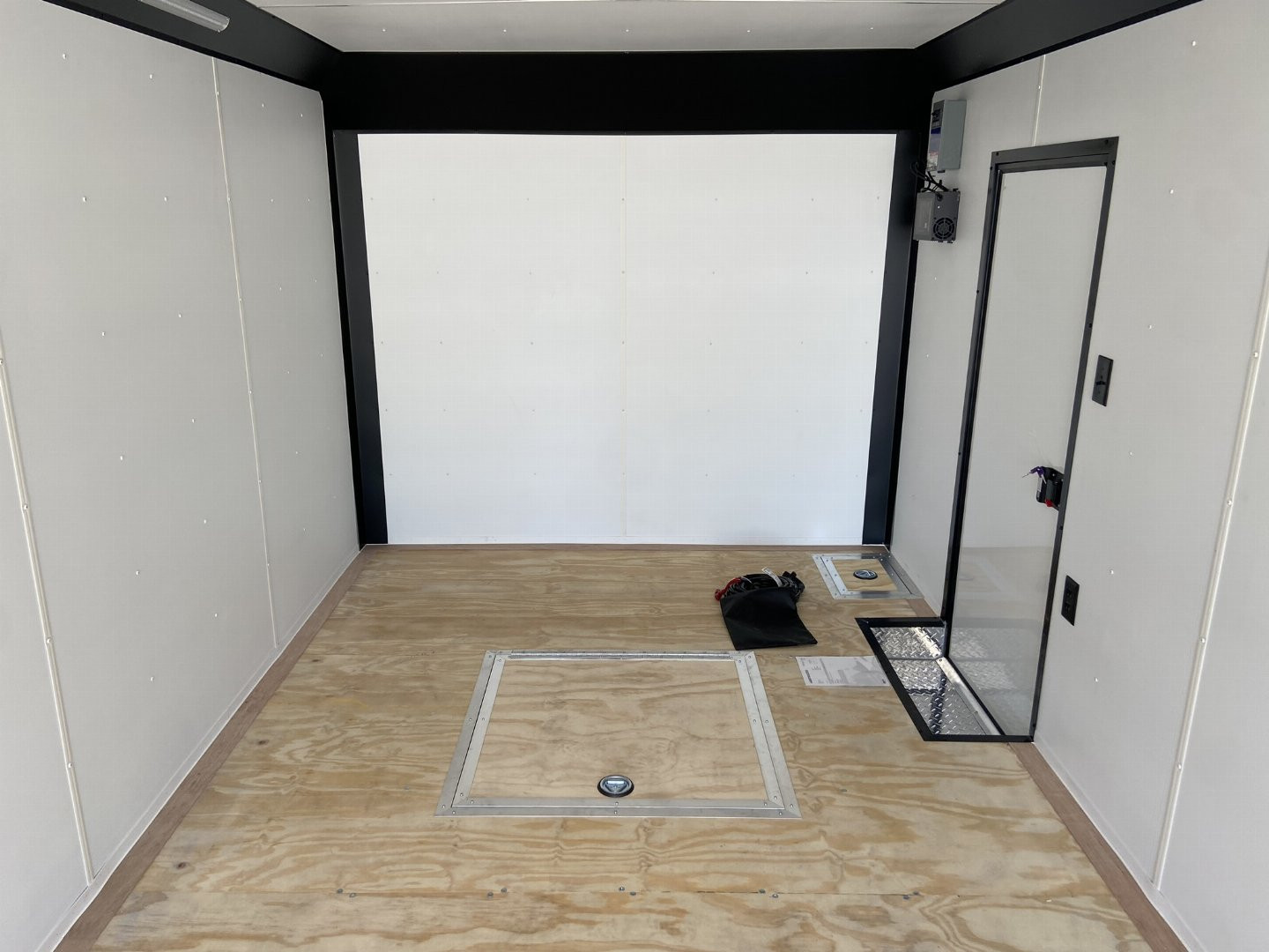 New United LIM 8.5x28 Racing Trailer