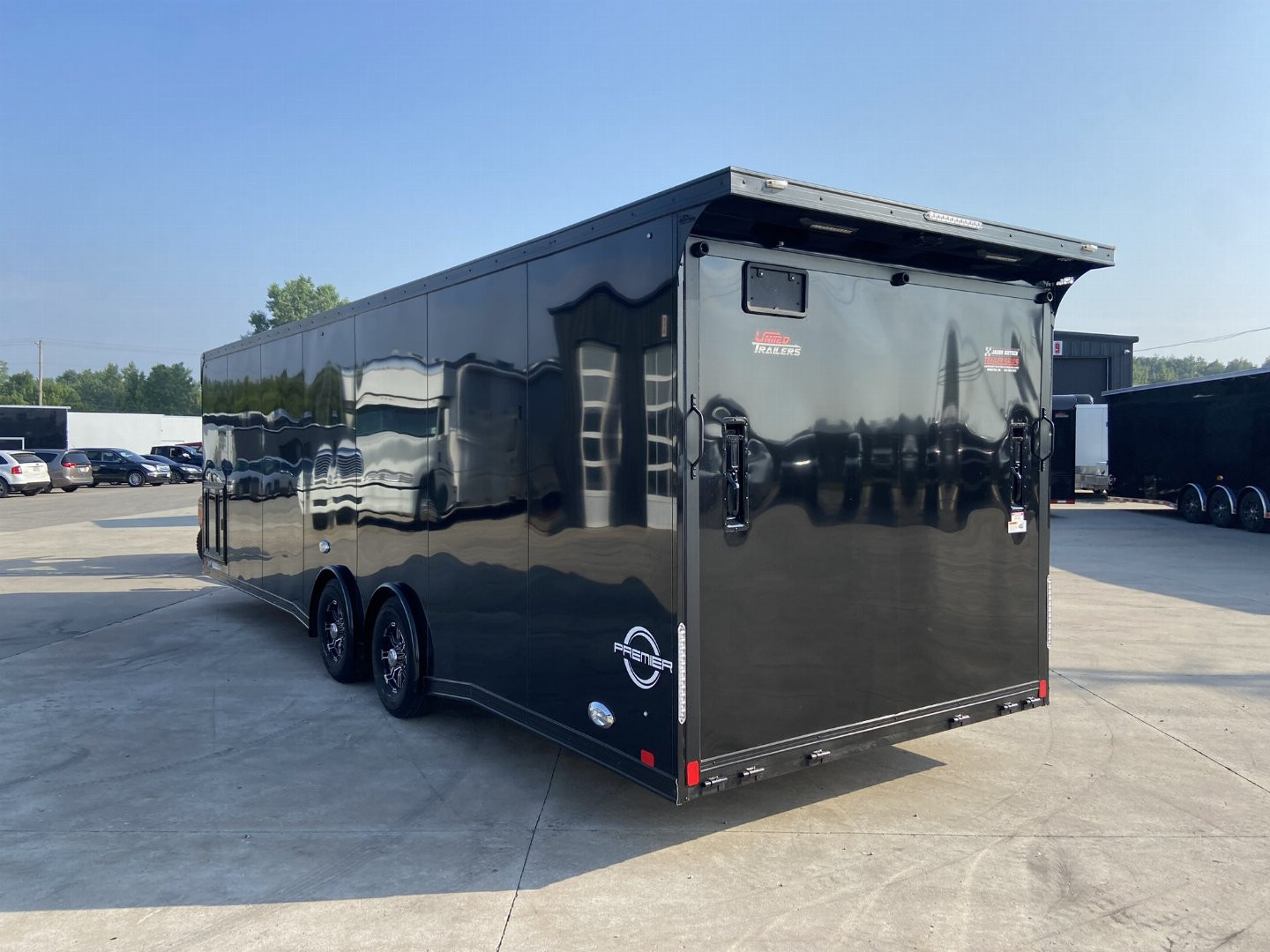 New United PREM 8.5x28 Racing Trailer
