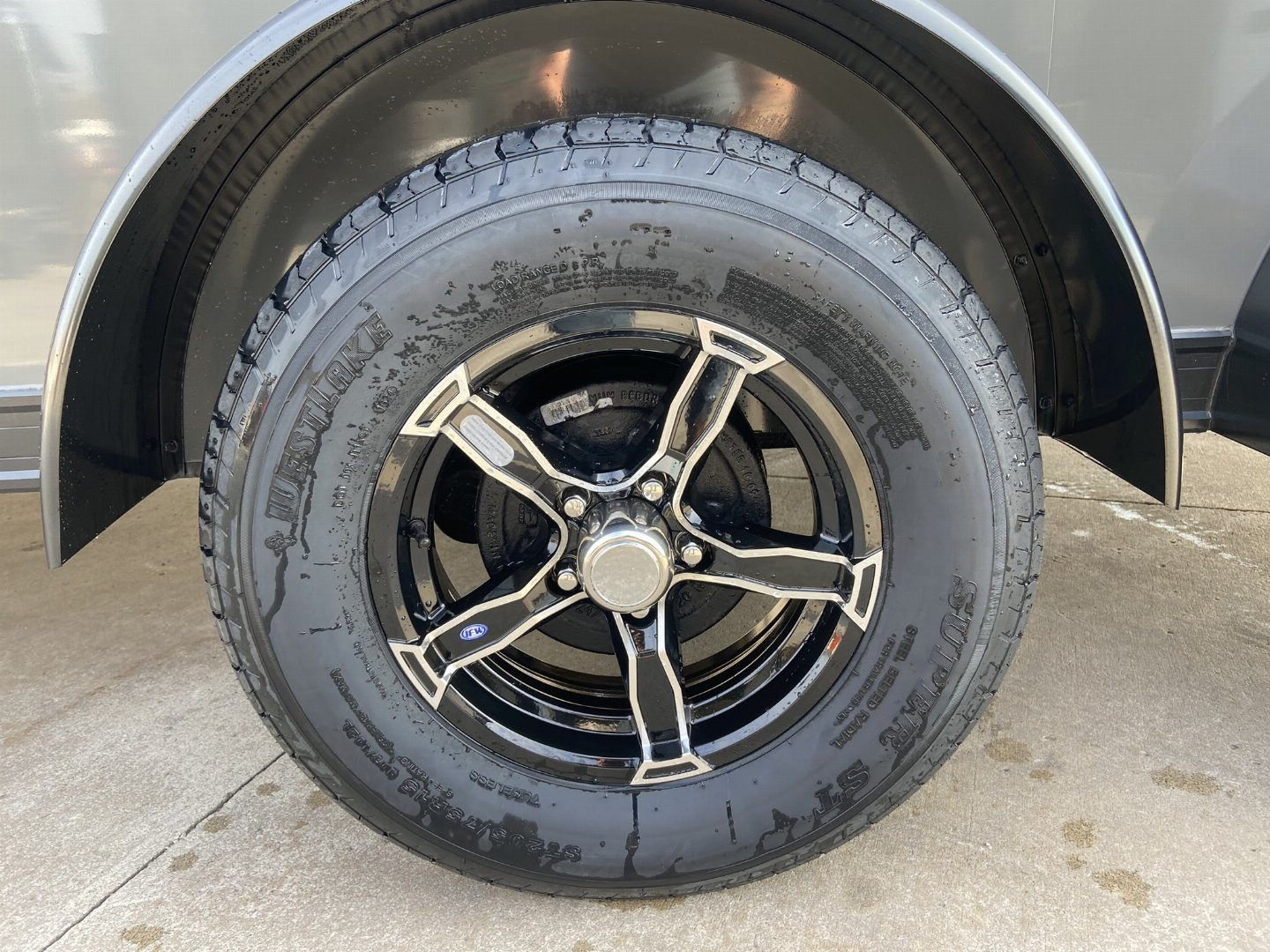 New United UJ 7x16 V-Nose Enclosed Cargo Trailer