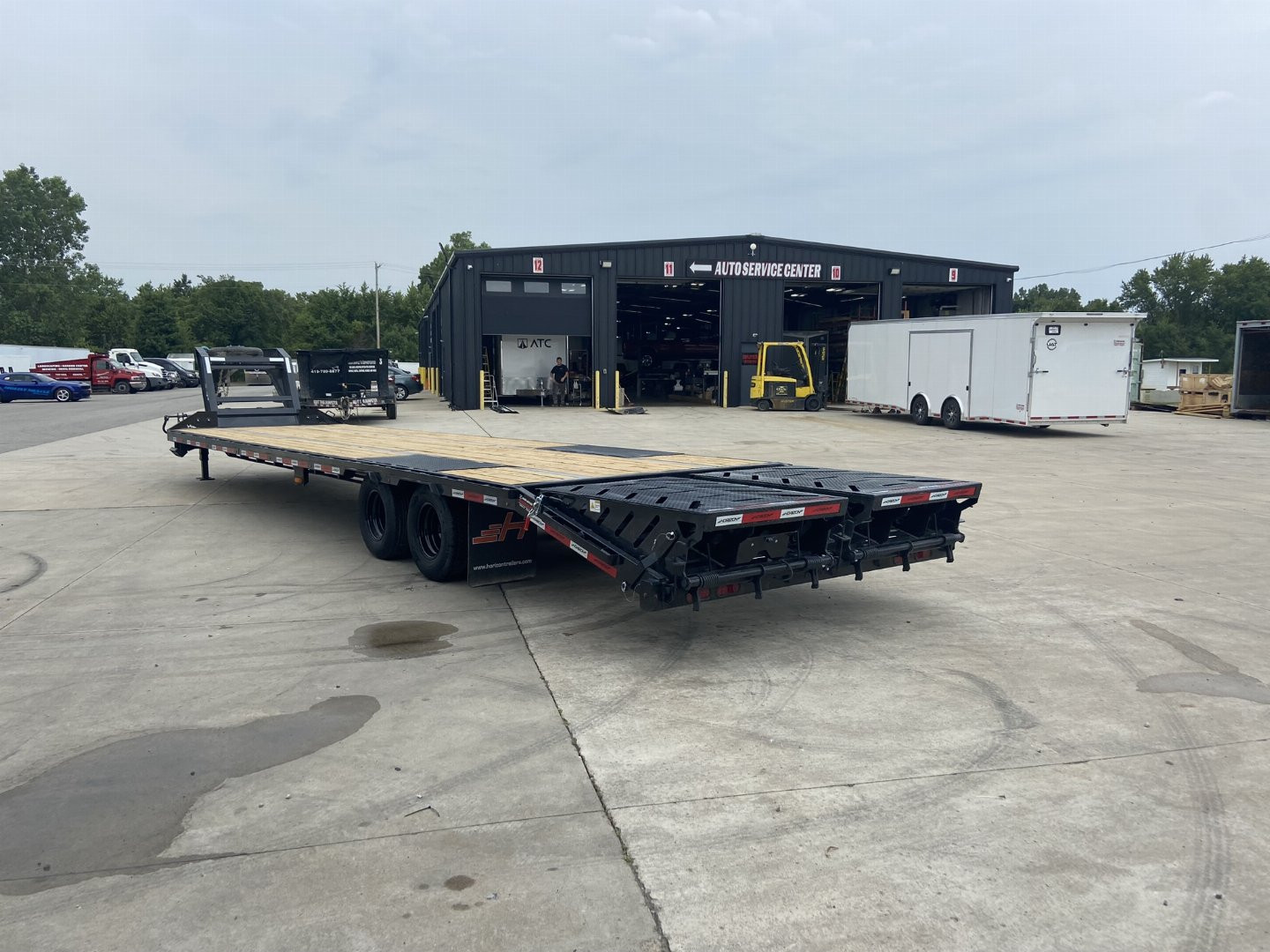 New Horizon 8.5x36 Gooseneck Equipment Trailer 22.4 GVWR