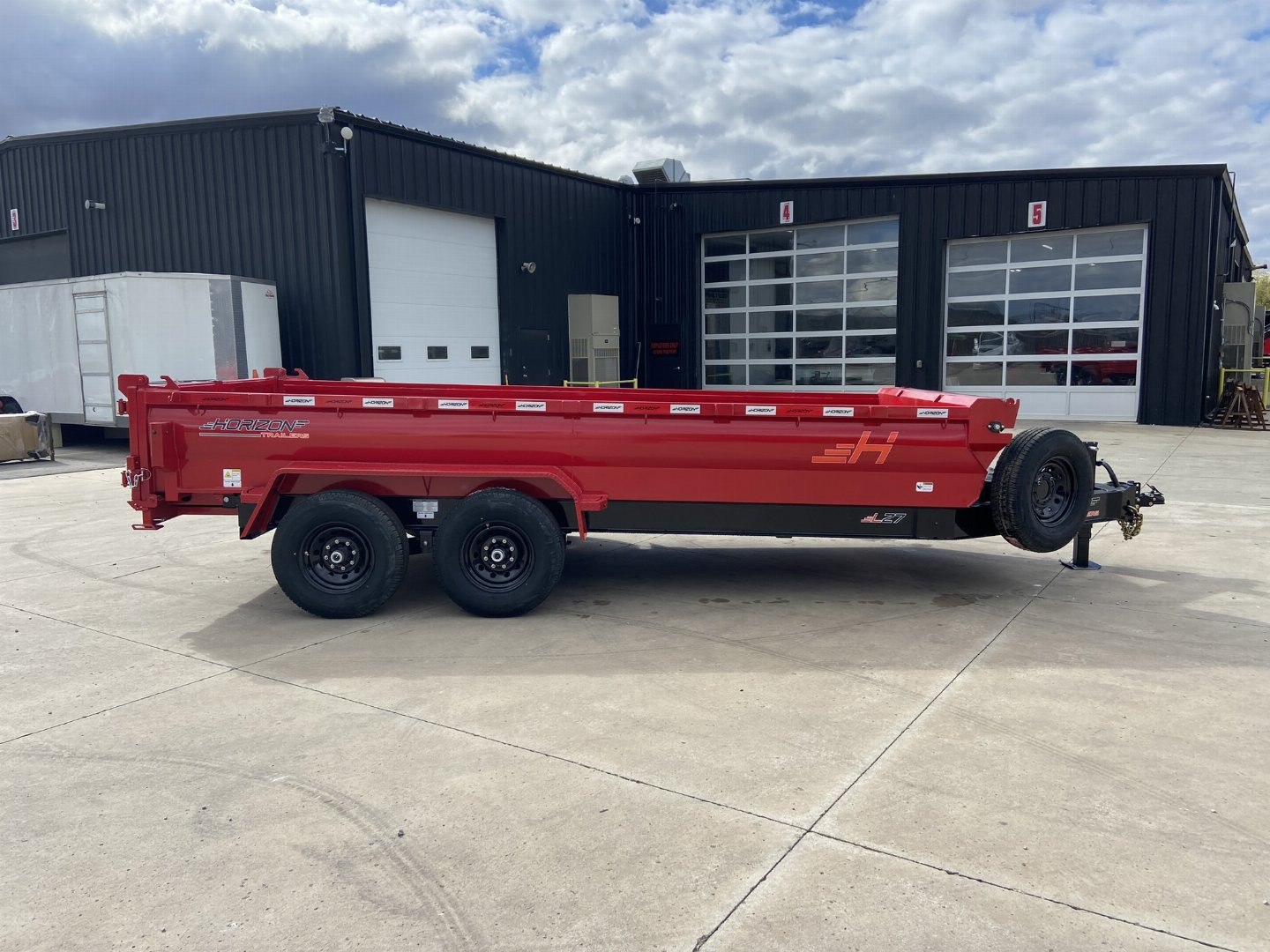 New Horizon 83"x16' Dump Trailer