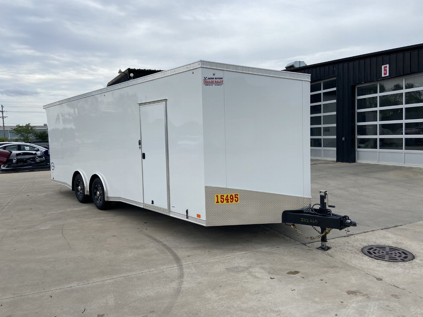 New United CLAV 8.5x27 V-Nose Racing Trailer