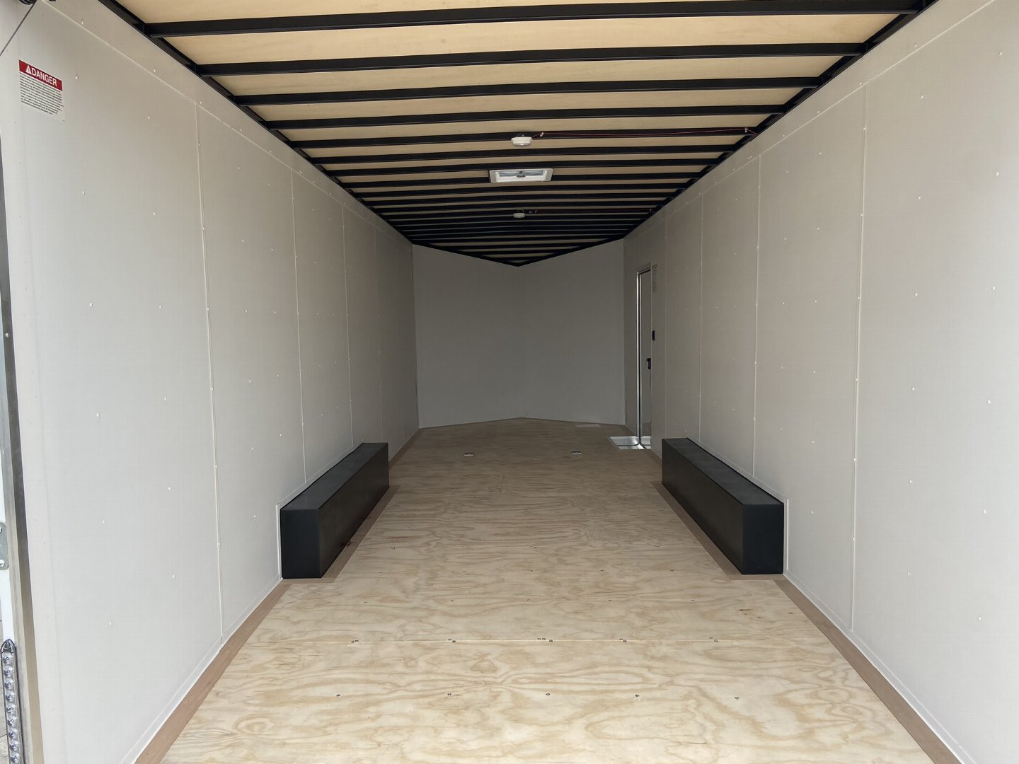 New United CLAV 8.5x27 V-Nose Racing Trailer