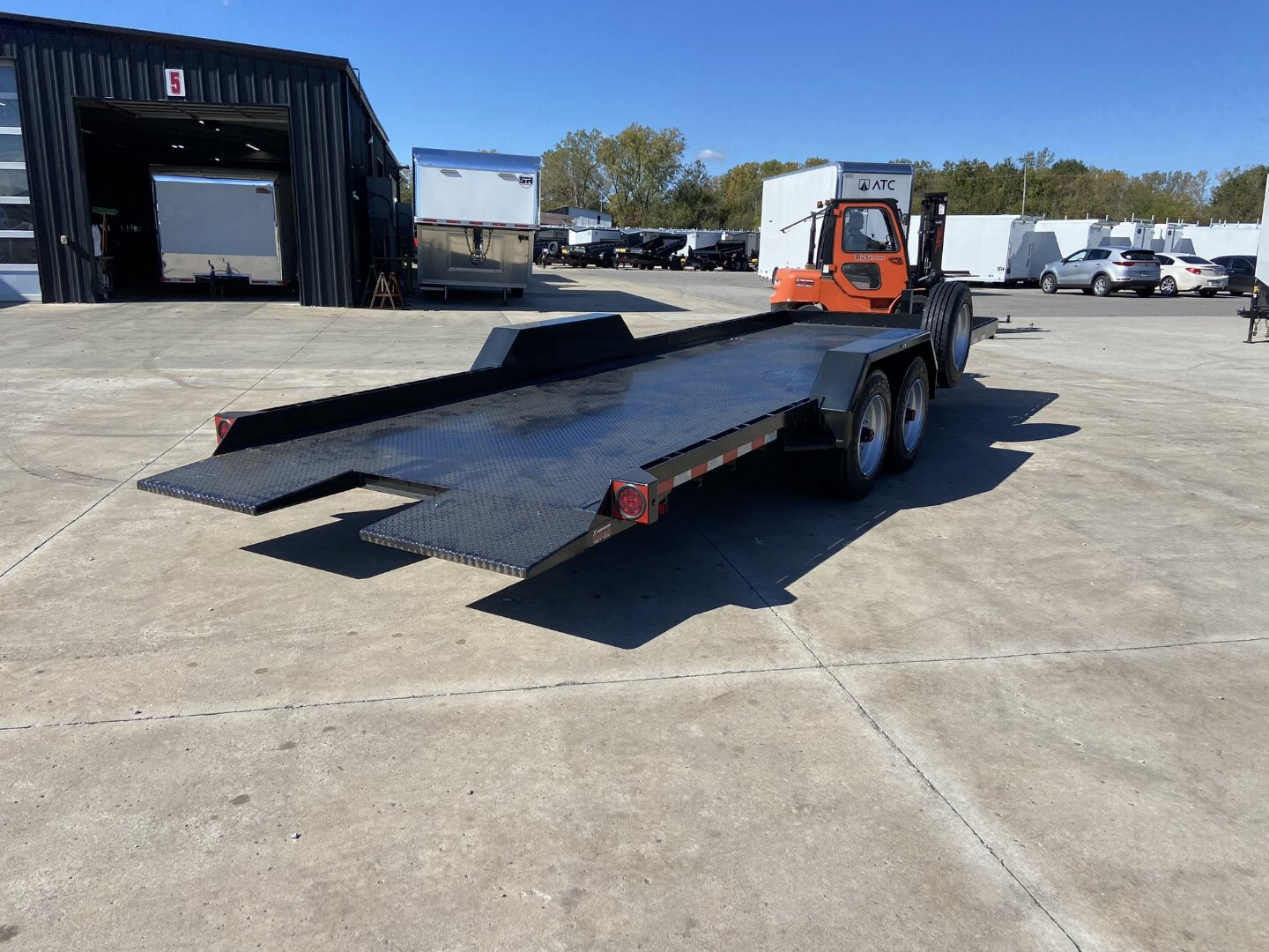 New 2024 Imperial 22' Equipment Trailer Split Floor Tilt