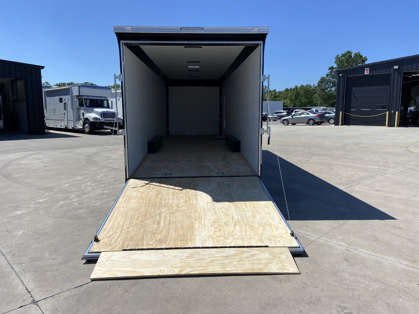 New United UXT 8.5x28 Racing Trailer