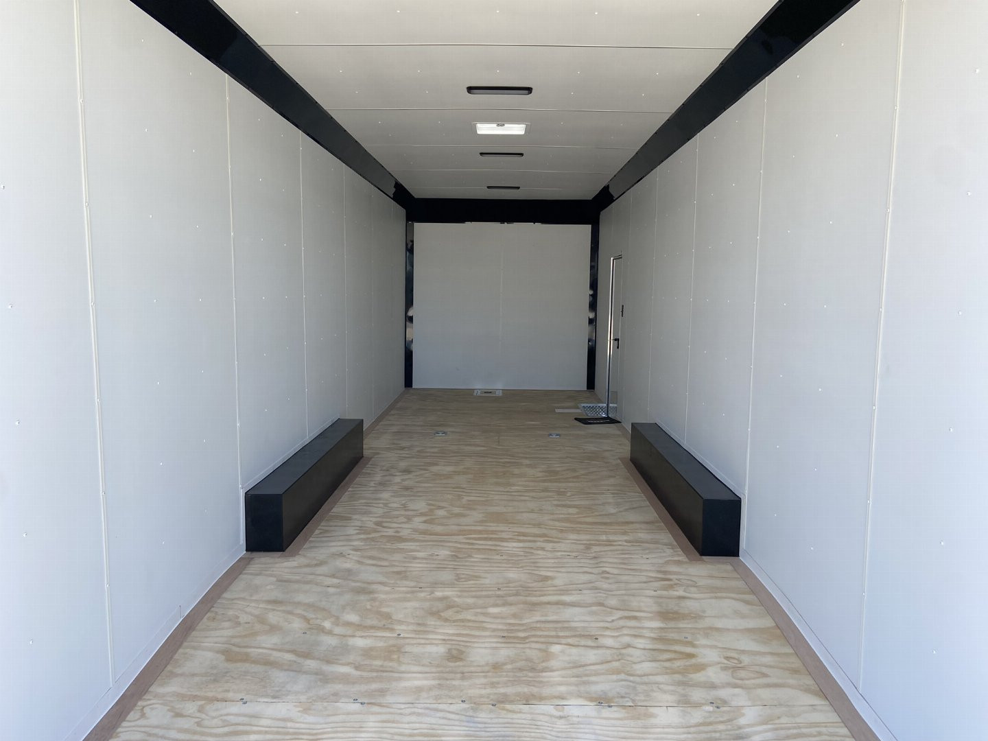 New United UXT 8.5x28 Racing Trailer