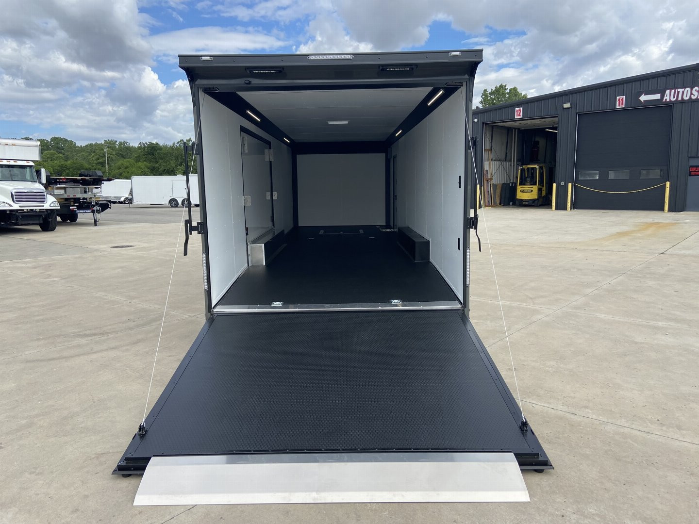 New United LIM 8.5x28 Racing Trailer