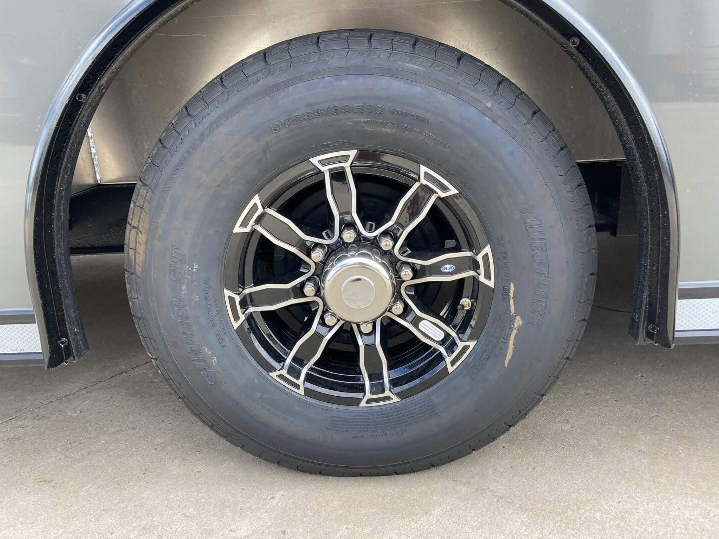 New United LIM 8.5x28 Racing Trailer